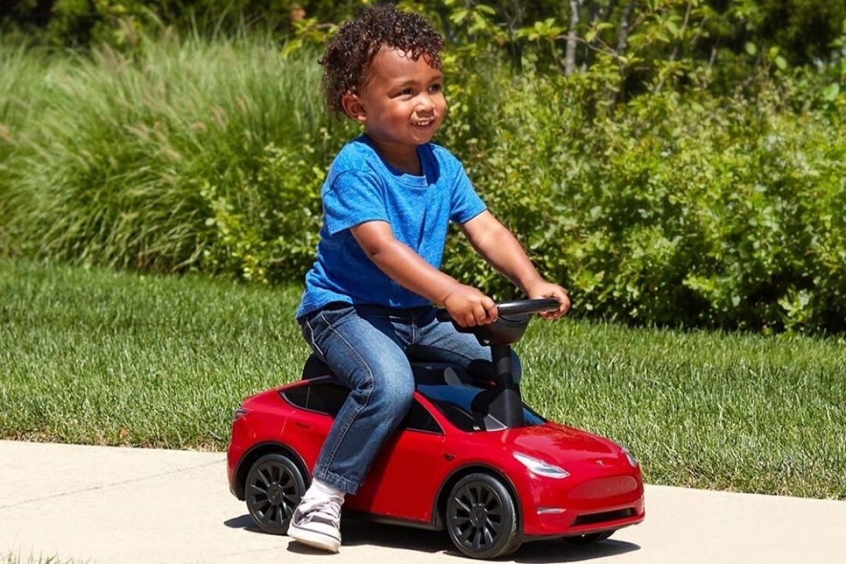 Tesla за 100 долларов: создали детскую версию электрокара – фото, видео Tesla за 100 долларов: создали детскую версию электрокара – фото, видео