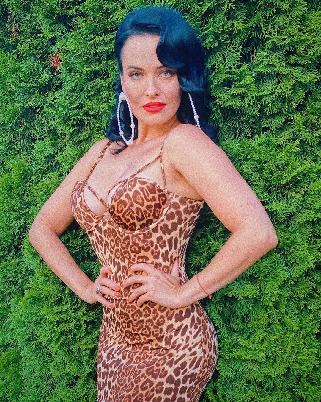 Даша Астаф'єва в леопардовій сукні 