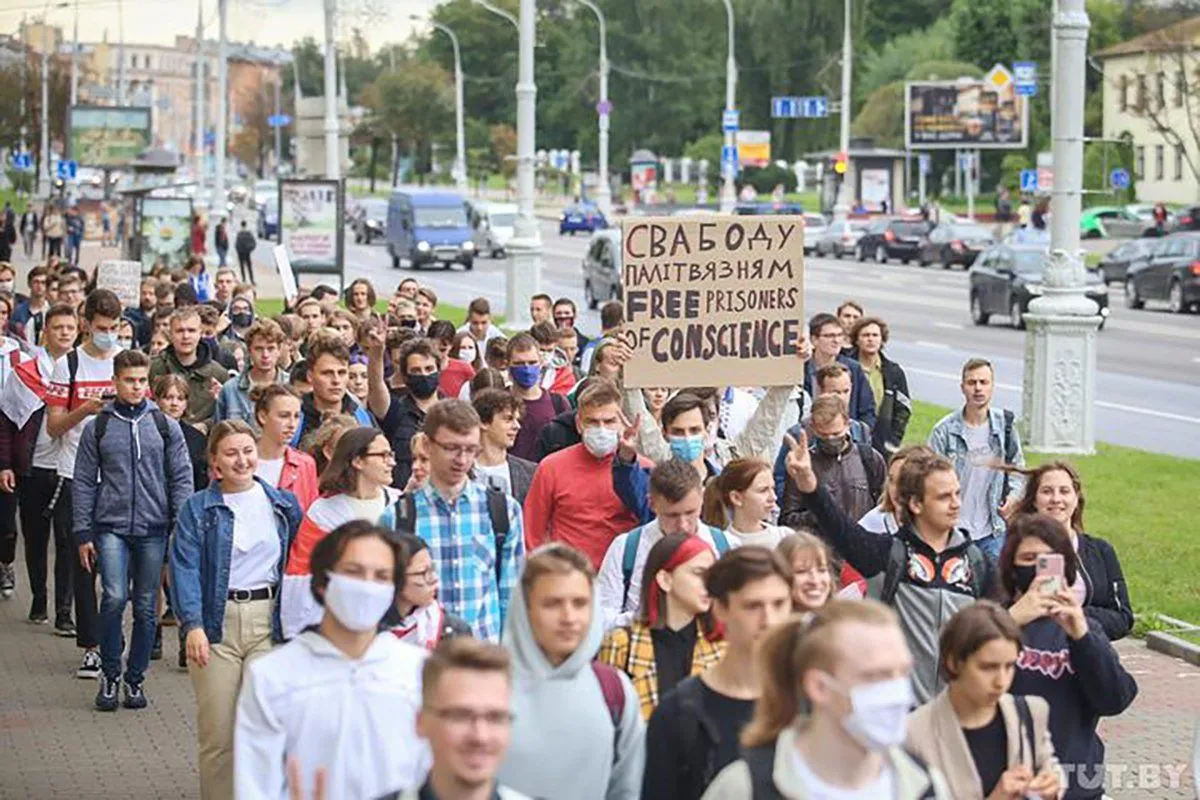 колона студентів мінськ протестна хода