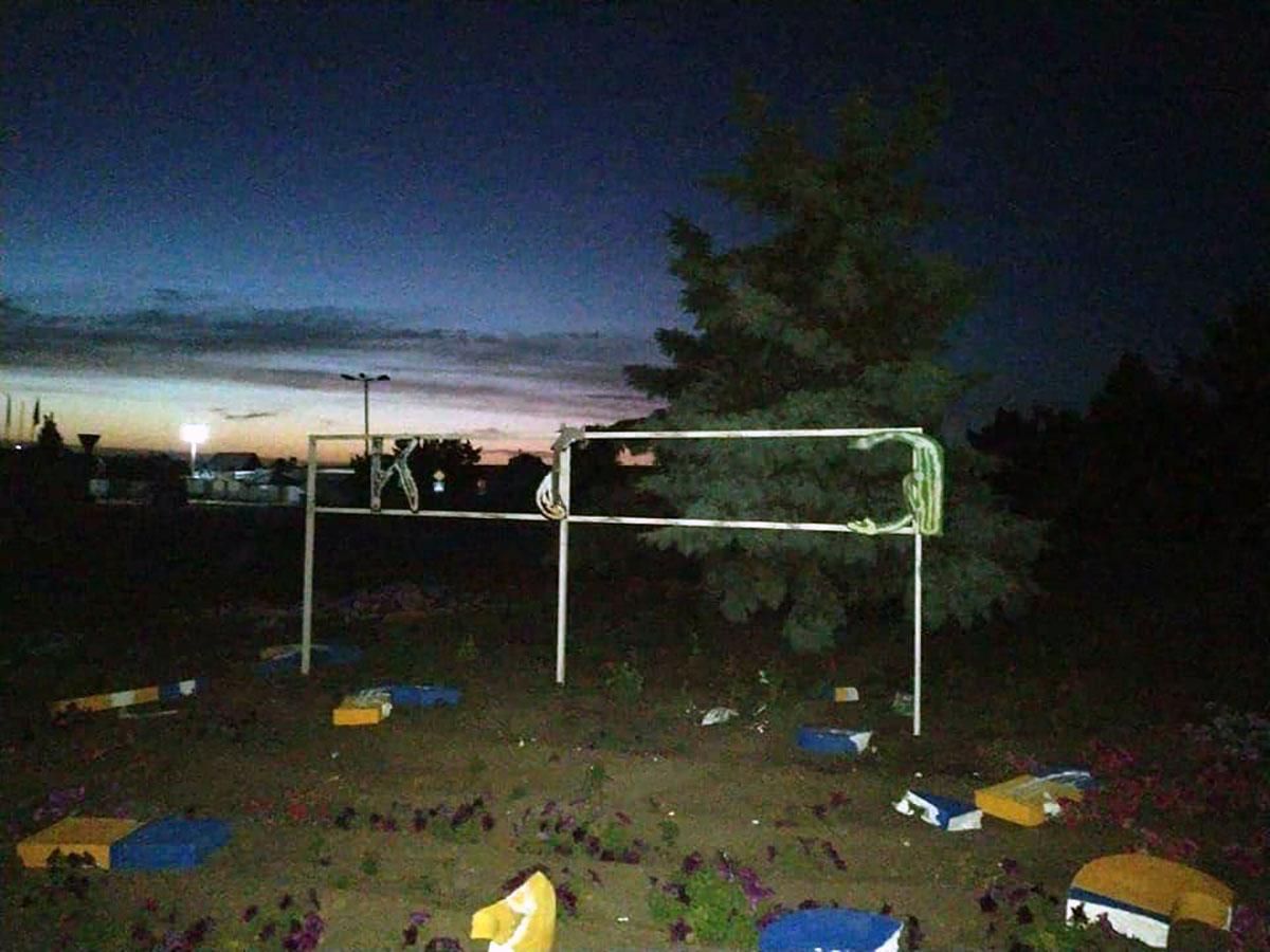 Суд вынес приговор вандалу который разбил знак Украина Суд вынес приговор вандалу который разбил знак Украина