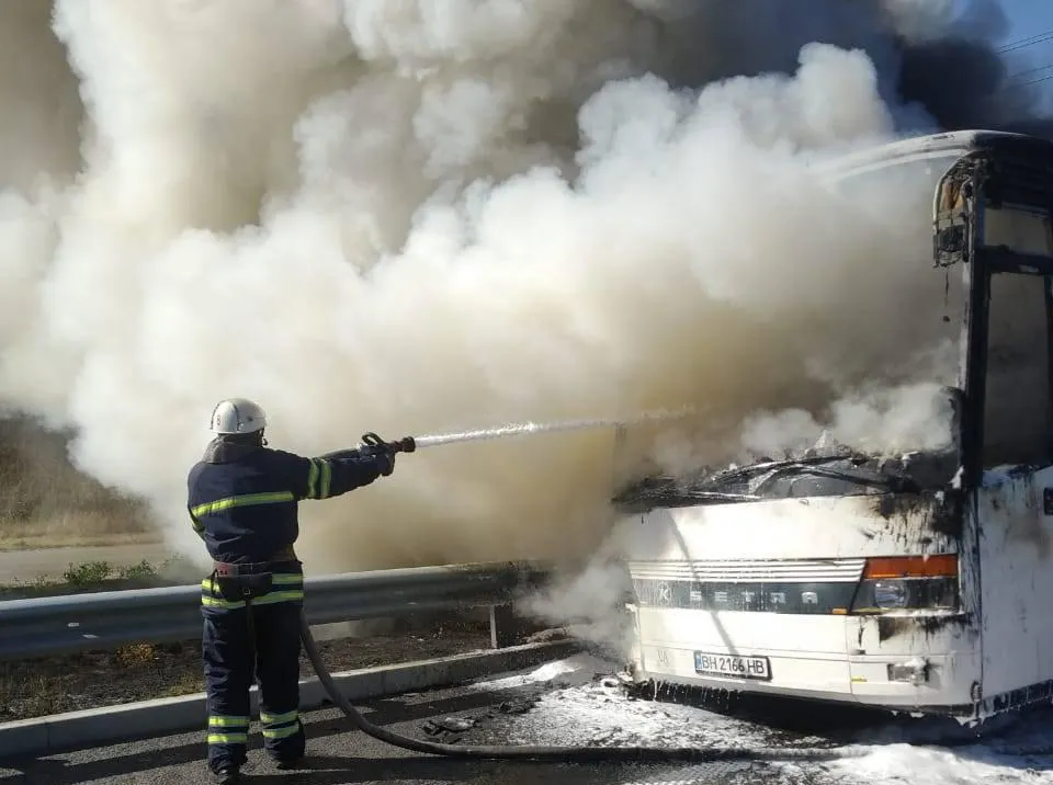 На трасі Київ – Одеса загорівся пасажирський автобус На трасі Київ – Одеса загорівся пасажирський автобус