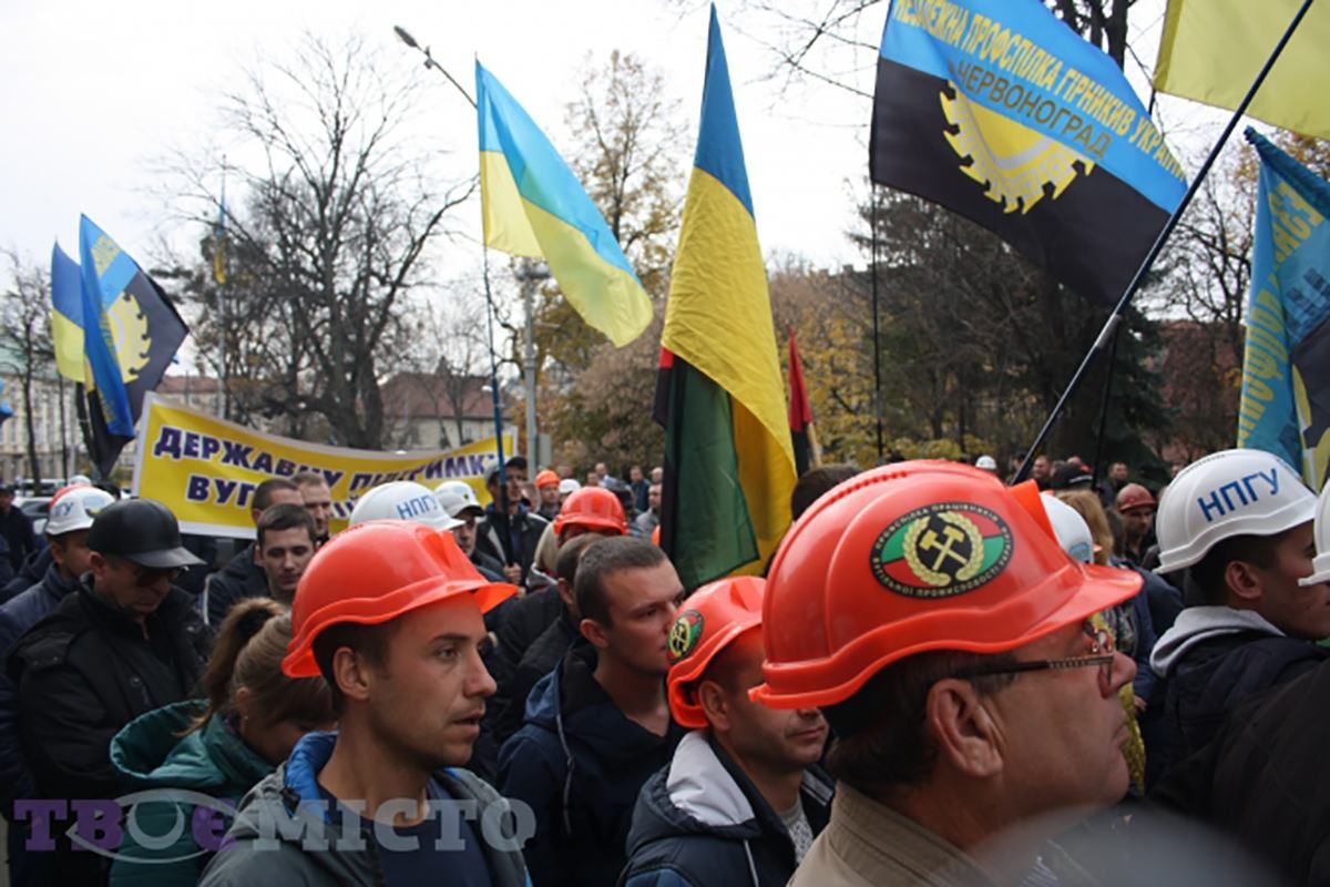 Львовские шахтеры бастуют под землей уже пятый день: какая причина