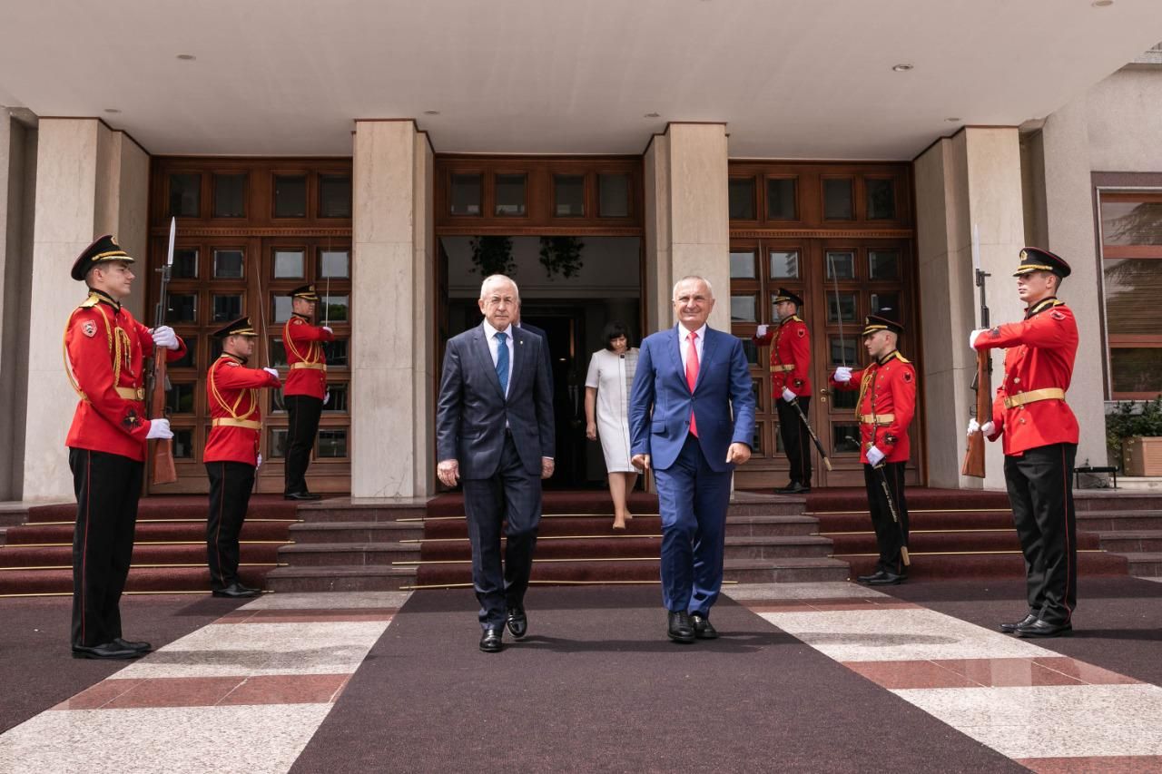 Президент Албанії Ілір Мета та посол України Володимир Шкуров