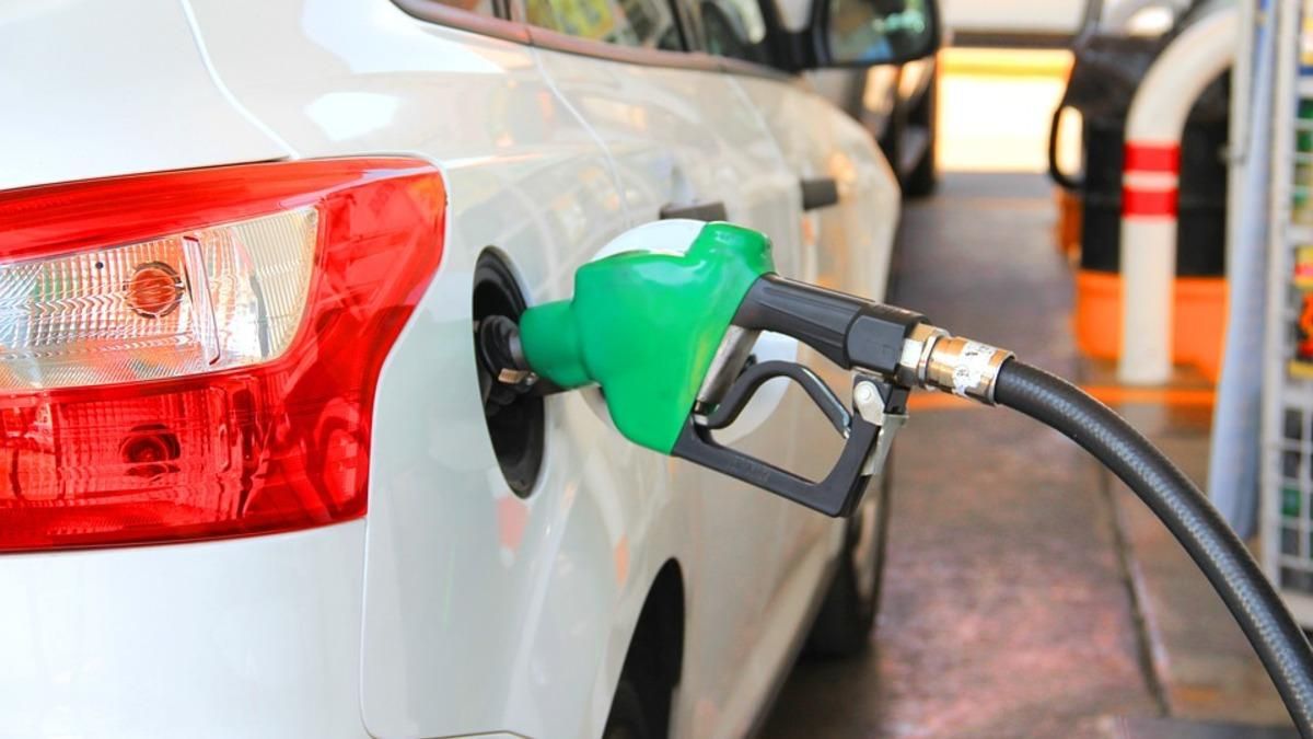 Стрибок цін на бензин і криза нафтопродуктів: як ситуація в Білорусі впливає на паливо в Україні