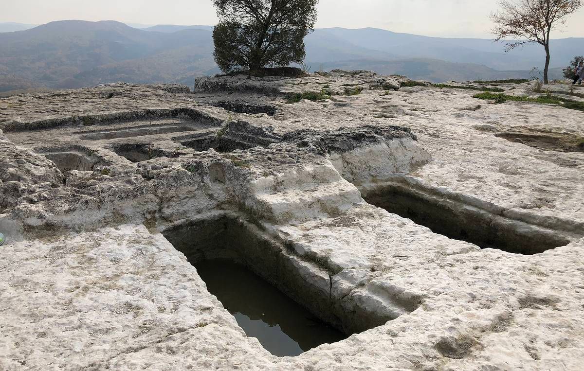 Окупанти в Криму ледь не знищили Некрополь Окупанти в Криму ледь не знищили Некрополь