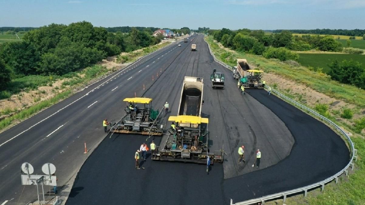 Украинцы назвали приоритетом "Большого строительства" ремонт дорог