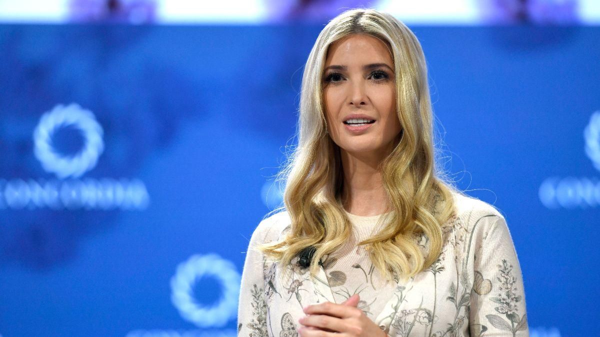 В белом костюме: Иванка Трамп продемонстрировала безупречный образ – фото