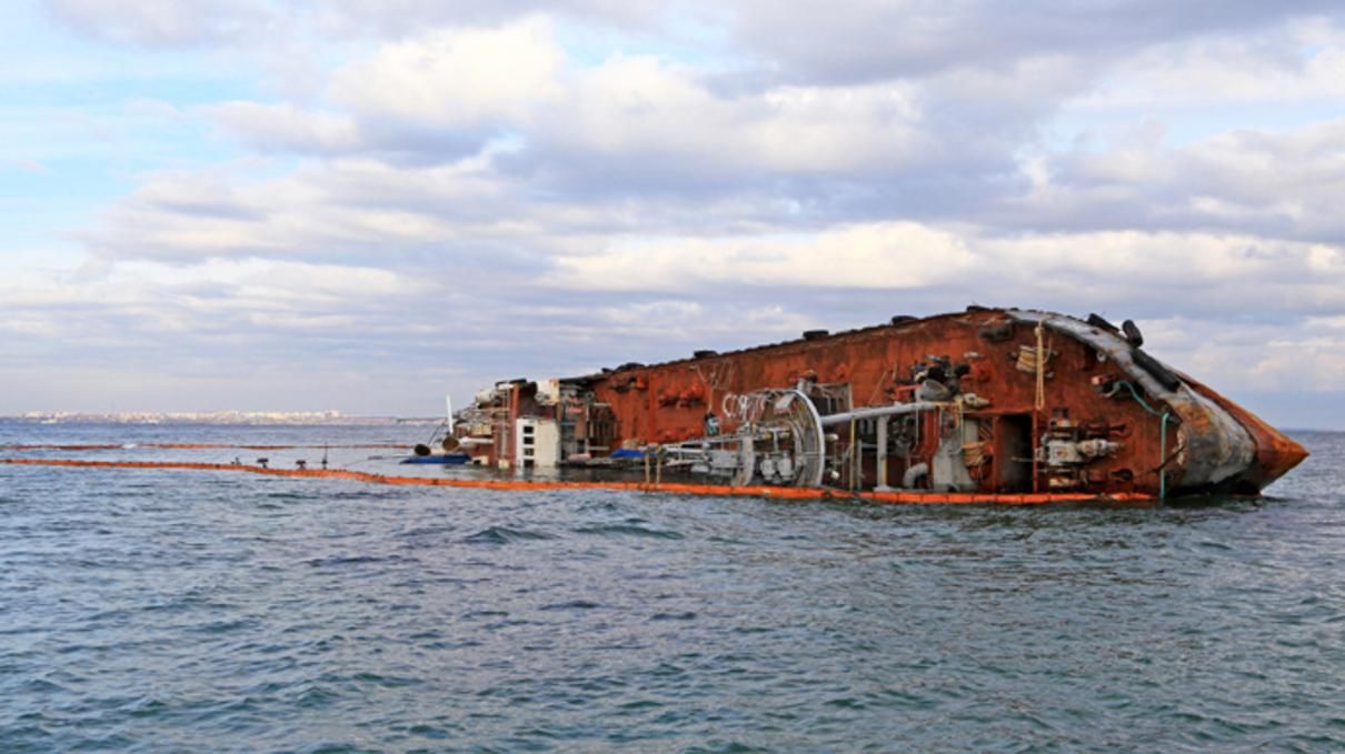 Эпопея с Delfi продолжилась в суде: на печально известный танкер наложили арест Эпопея с Delfi продолжилась в суде: на печально известный танкер наложили арест