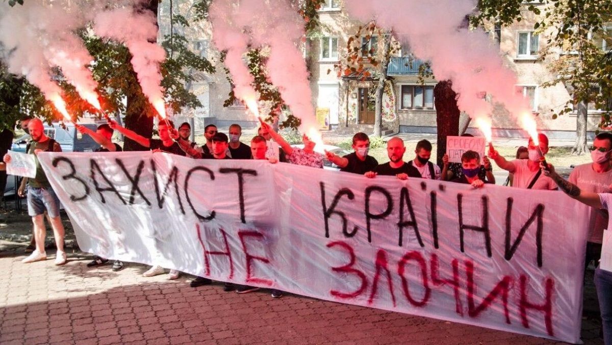 Акція на підтримку харківських патріотів "Захист України – не злочин" зібрала тисячі учасників Акція на підтримку харківських патріотів "Захист України – не злочин" зібрала тисячі учасників