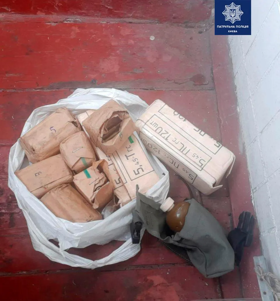 зброя на балконі пенсіонерки зброя на балконі пенсіонерки