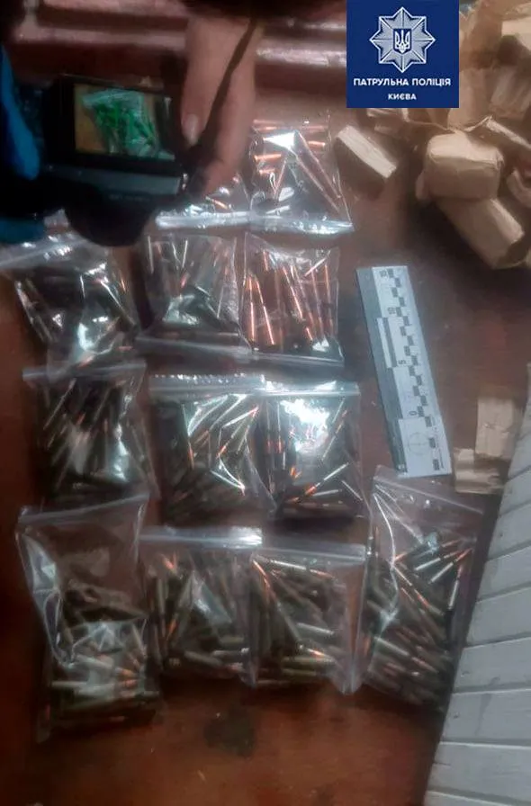 зброя на балконі пенсіонерки зброя на балконі пенсіонерки