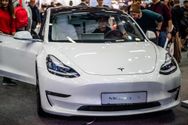 Як змінилася ціна акцій Tesla за останні 10 років: графік та цікаві факти про компанію 
