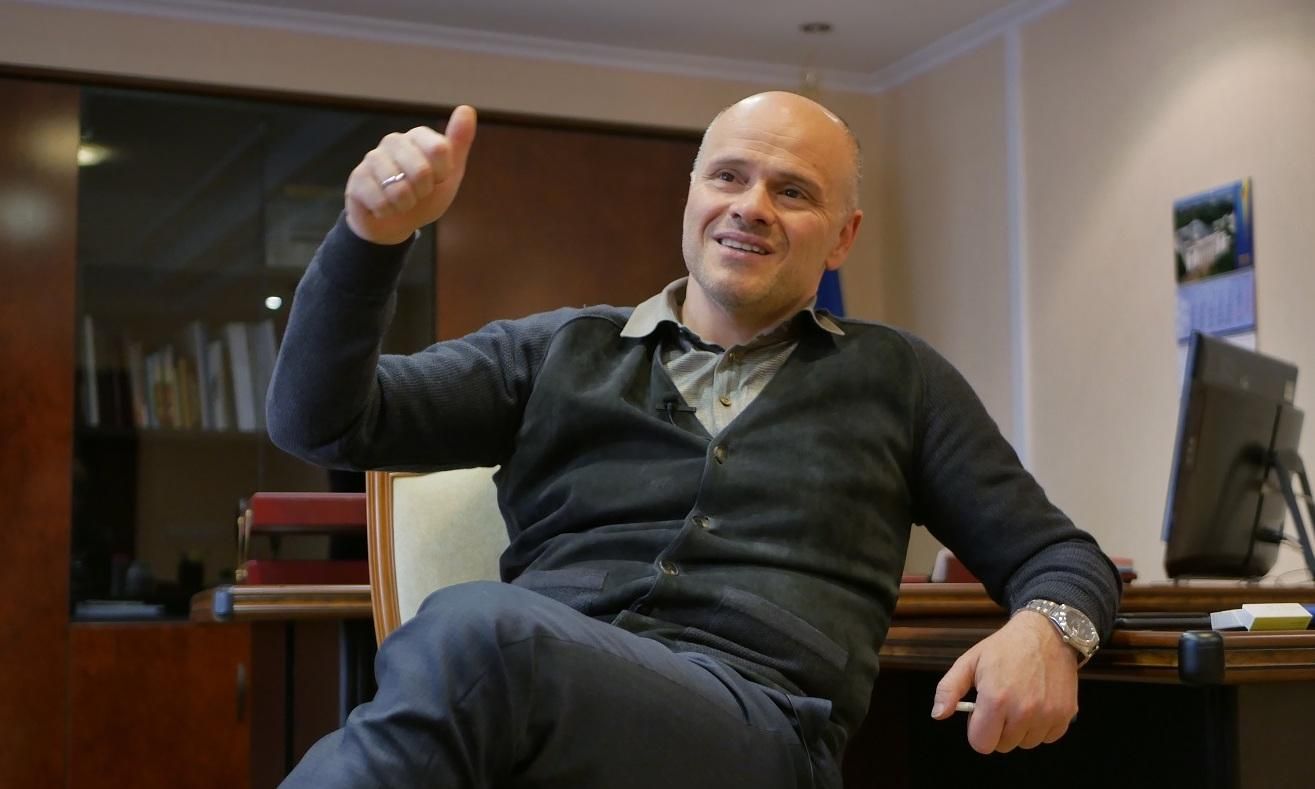 Красиво лягли під міністра: журналісти підгледіли у чат слуг народу Красиво лягли під міністра: журналісти підгледіли у чат слуг народу