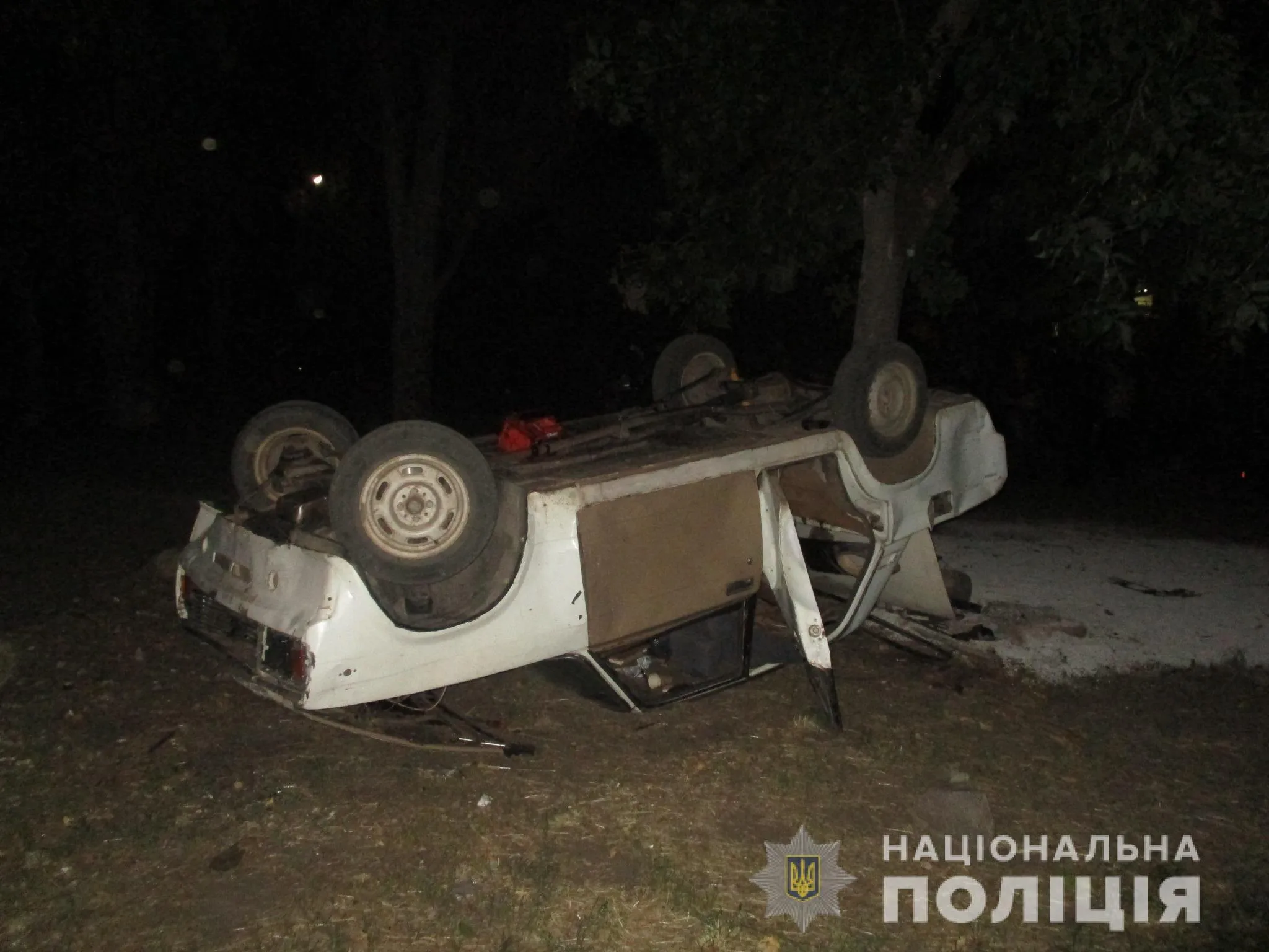 Відвідувачі намагалися зупинити чоловіка та перевернули його автівку