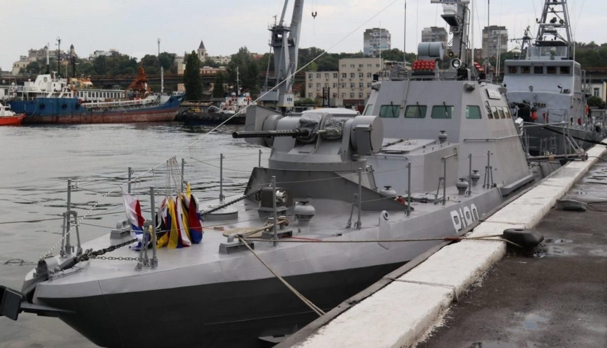 ВМС України підсилилися потужним артилерійським катером: фото
