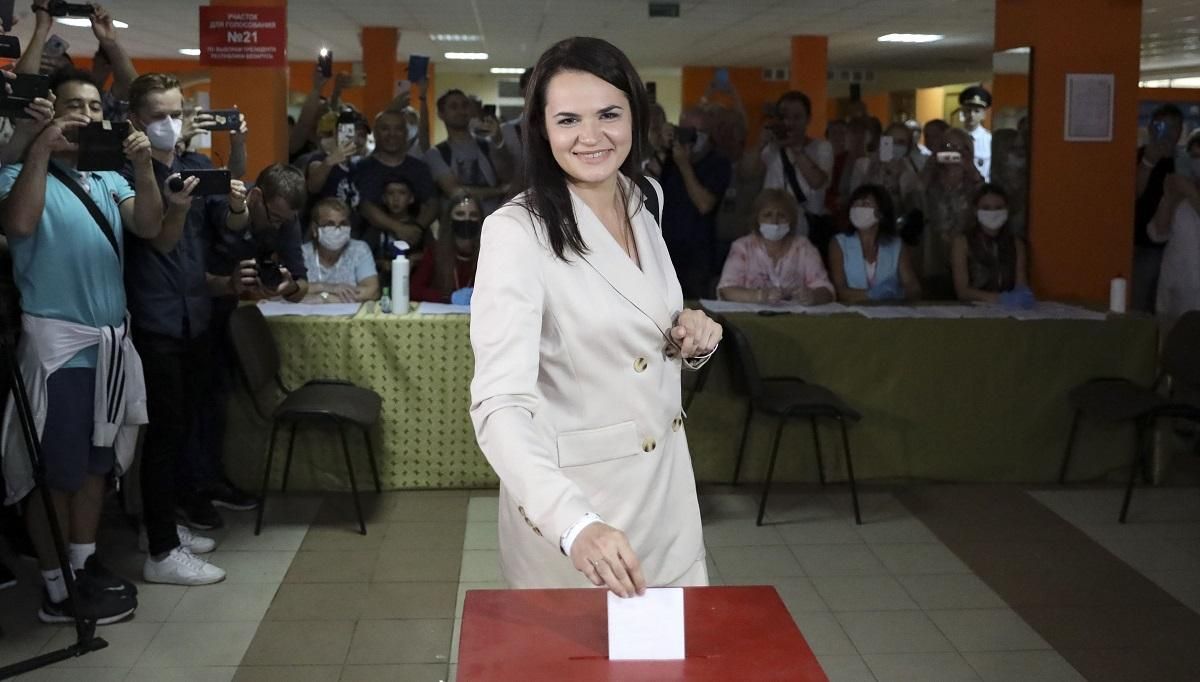 Тихановська, коментуючи справу Навального, натяком порівняла Путіна й Лукашенка Тихановська, коментуючи справу Навального, натяком порівняла Путіна й Лукашенка