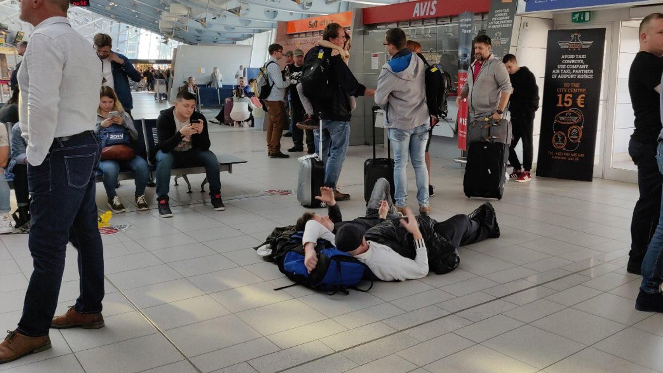 В аеропорту Львова тримали іноземців, що приїхали до батьків: ДПСУ не вважає їх дітьми 