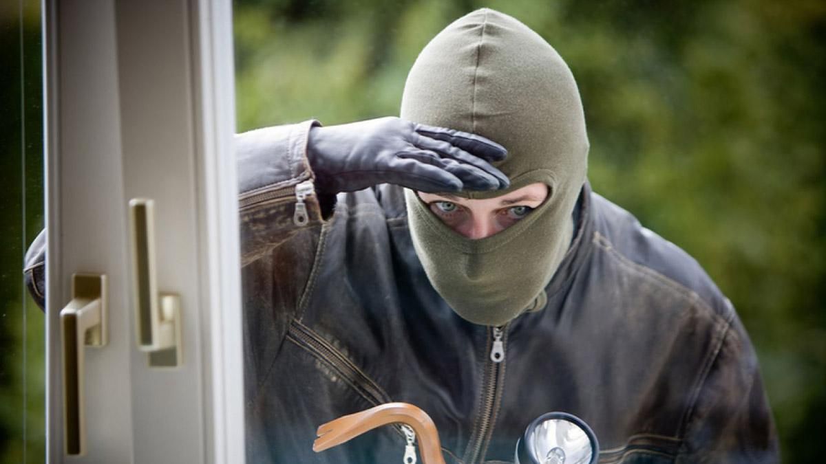 В Эквадоре грабители ворвались в Студентка во время урока в Zoom В Эквадоре грабители ворвались в Студентка во время урока в Zoom