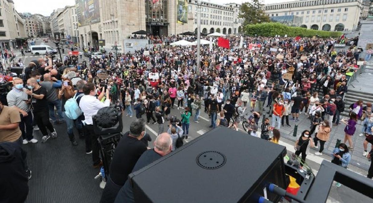 В Брюсселе разогнали протест против карантина: фото