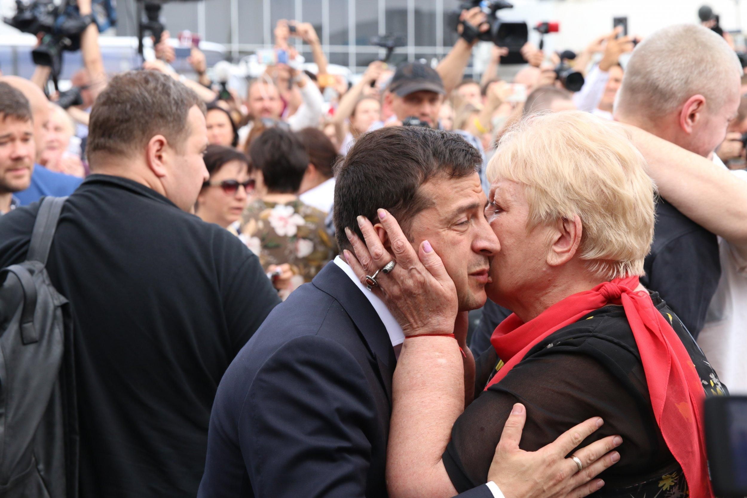 Зеленський і Сенцов пригадали минулорічний обмін полоненими Зеленський і Сенцов пригадали минулорічний обмін полоненими