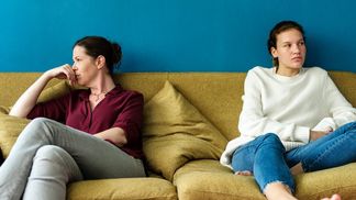 Татуювання чи рожеве волосся: як батькам реагувати на проблемні заяви підлітка