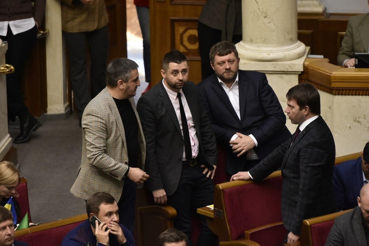 Матюкався як швець: Арахамія пригадав зальоти і скандали Слуги народу Матюкався як швець: Арахамія пригадав зальоти і скандали Слуги народу