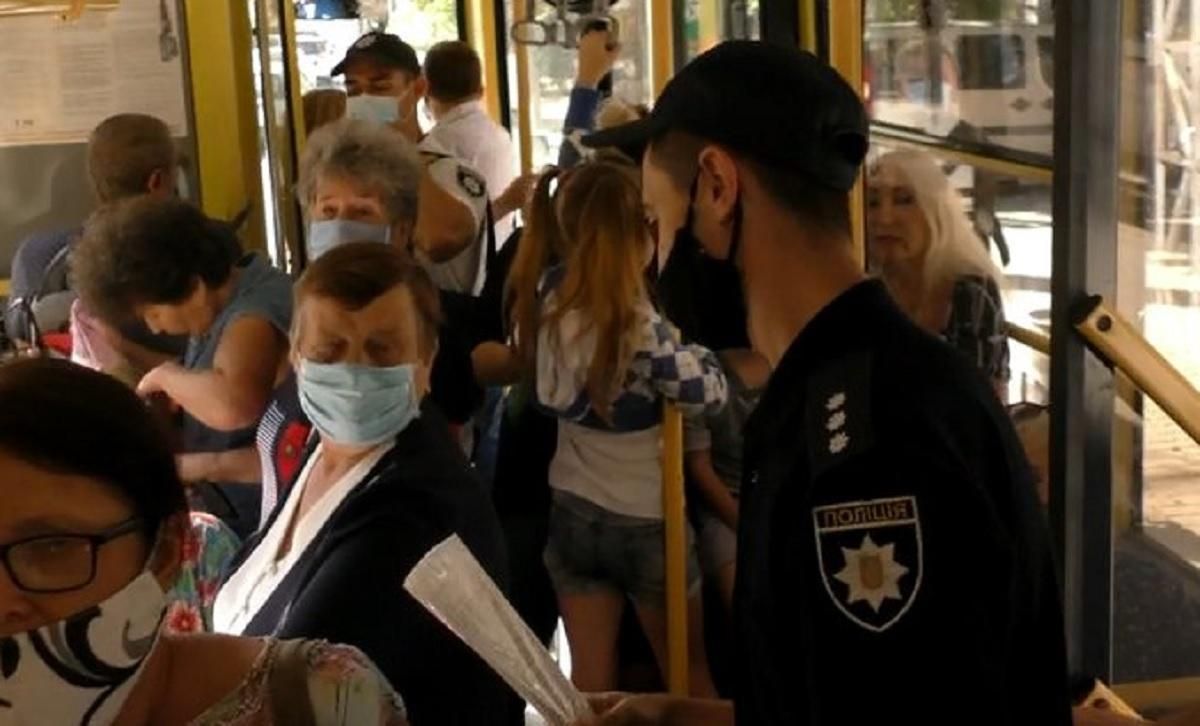 В Херсоне заработали COVID-патрули: фото проверок В Херсоне заработали COVID-патрули: фото проверок