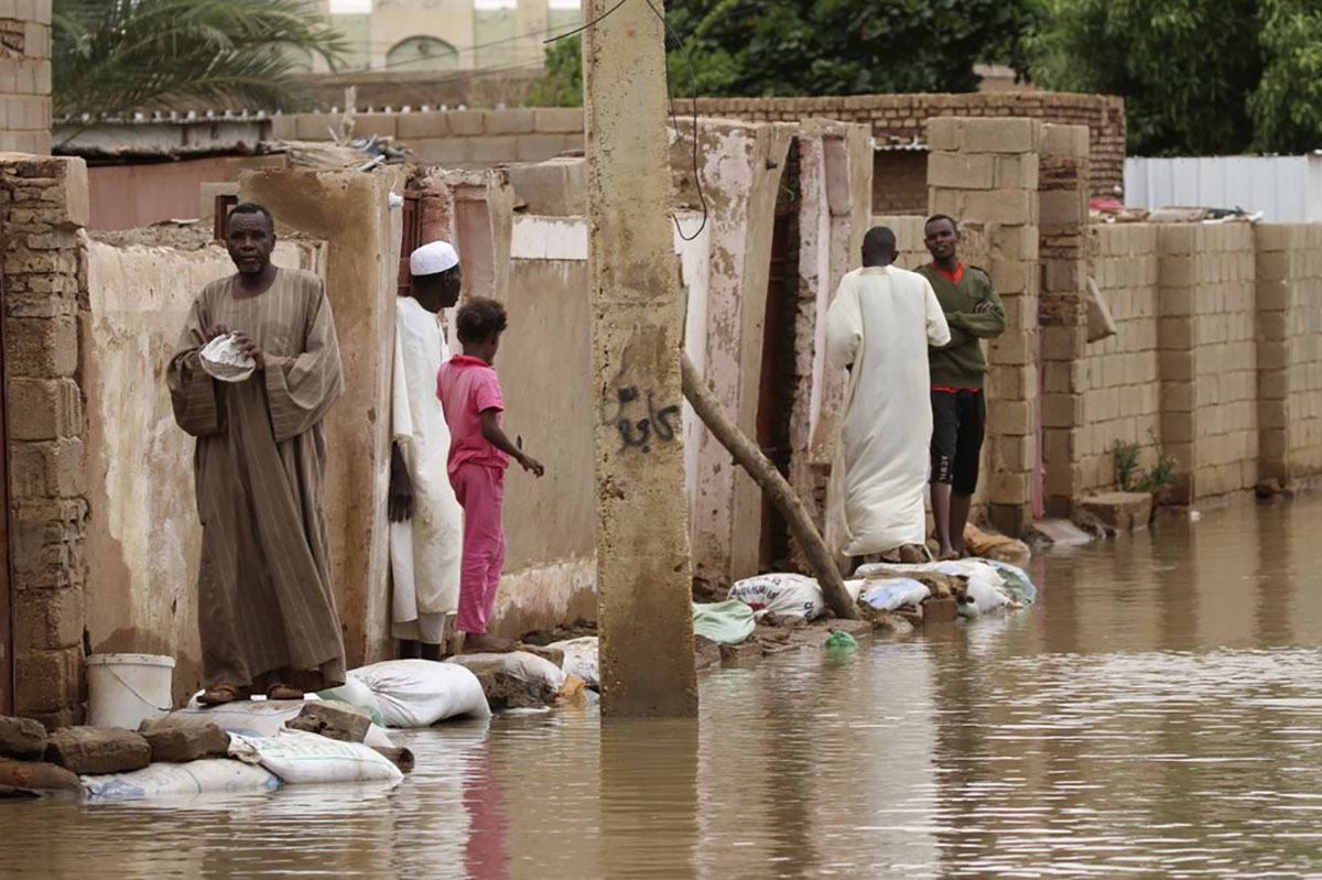 В результате наводнения в Судане ввели чрезвычайное положение: впечатляющие фото и видео