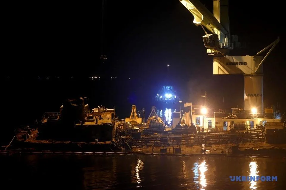 Delfi готують до буксирування Delfi готують до буксирування