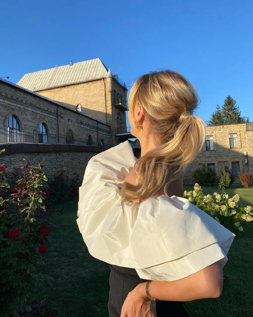 Телеведуча постала перед камерами у звабливому образі Телеведуча постала перед камерами у звабливому образі