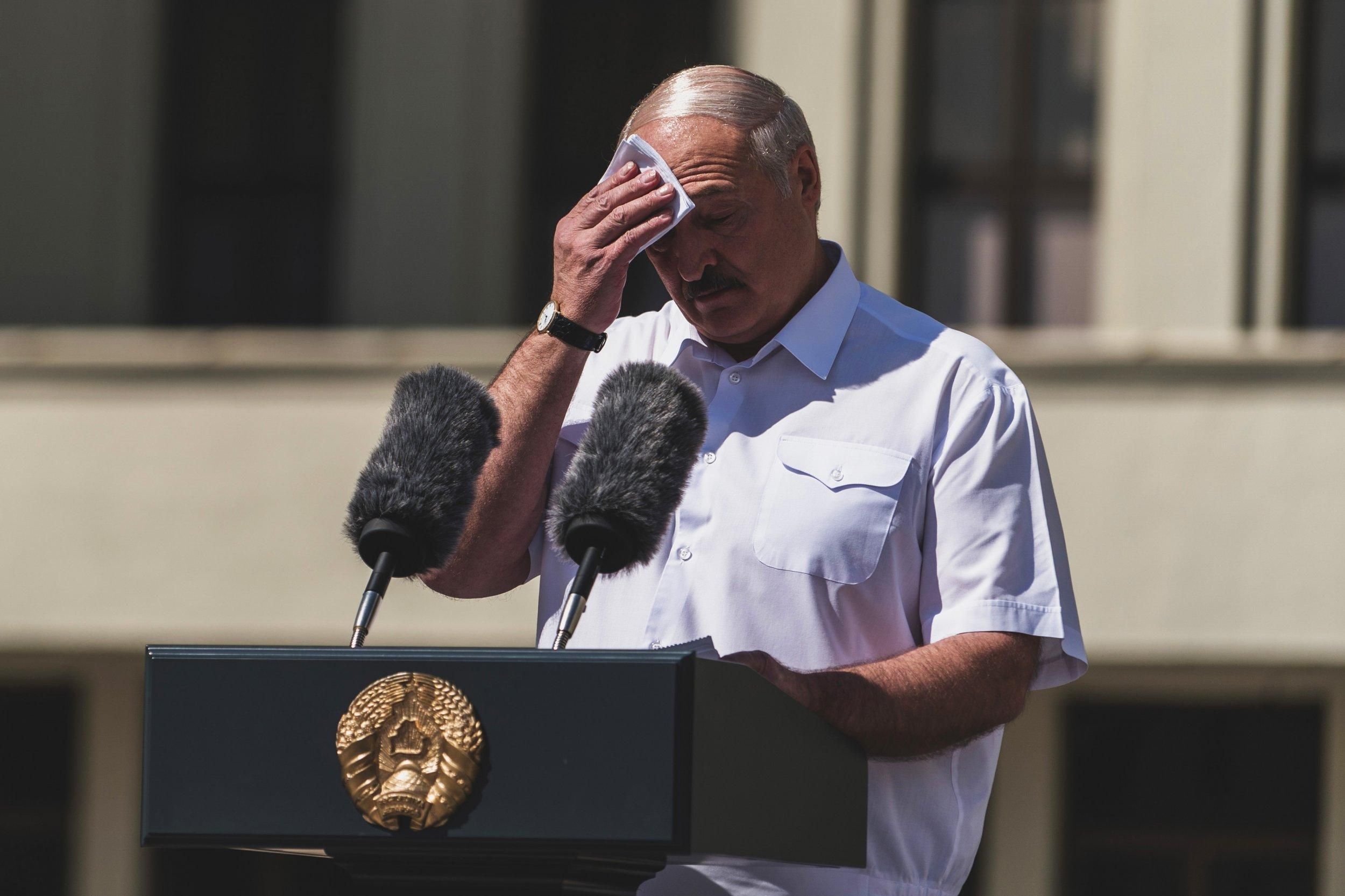 Хочуть розірвати зв'язки з братньою Росією: Лукашенко проти діалогу з опозицією
Хочуть розірвати зв'язки з братньою Росією: Лукашенко проти діалогу з опозицією