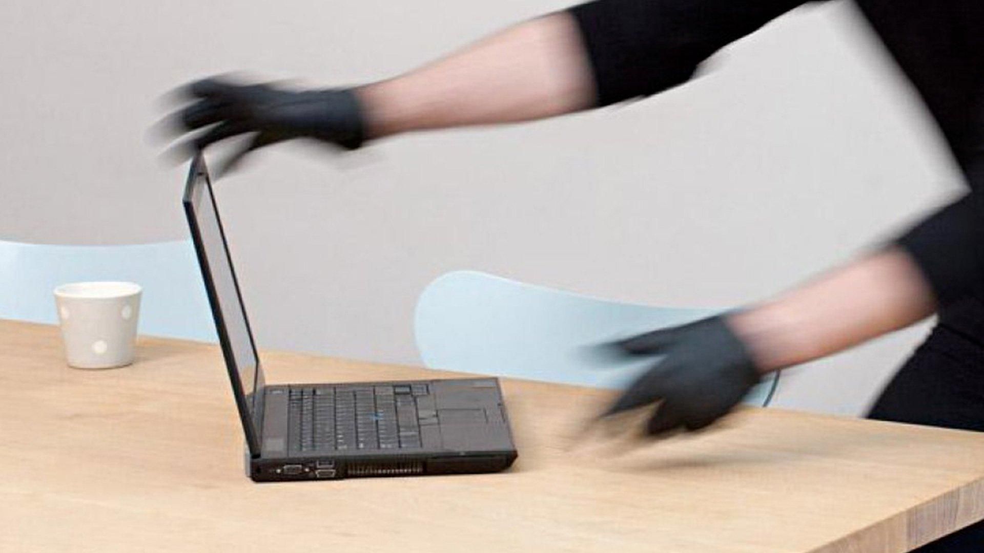 Учительница из Херсона воровала технику из школы: детали Учительница из Херсона воровала технику из школы: детали