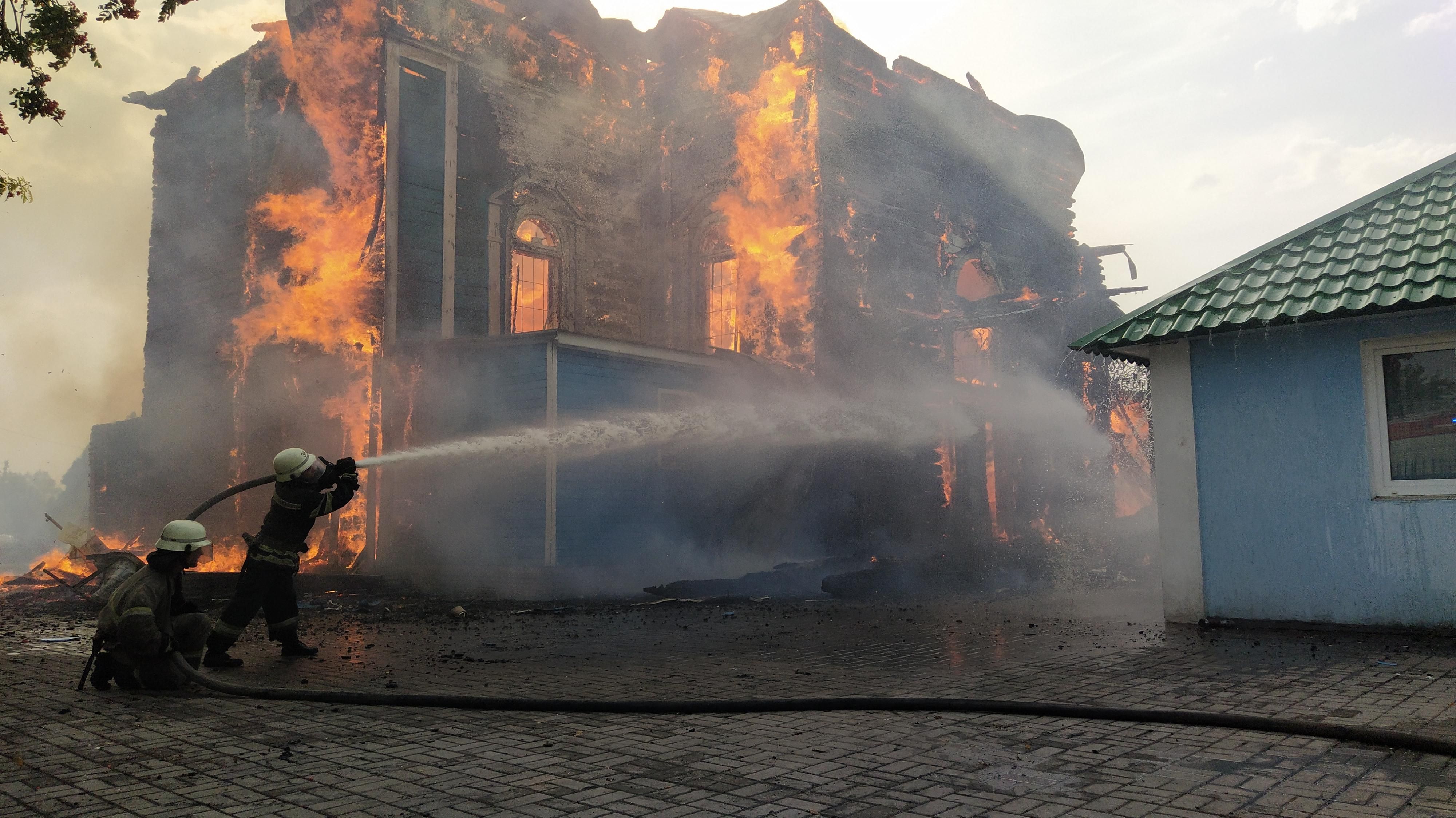 Почти двухсотлетняя церковь загорелась в Донецкой области 8 сентября 2020: фото