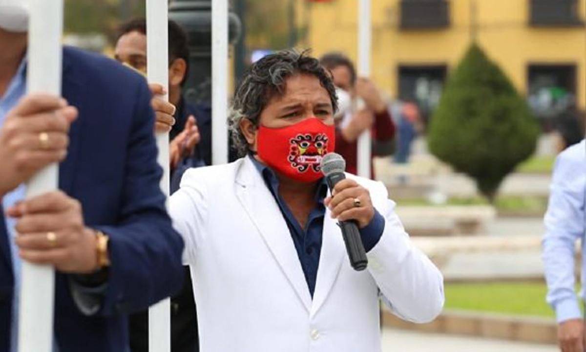 Президенту Перу надіслали лист з підписом кров'ю: причина, відео
