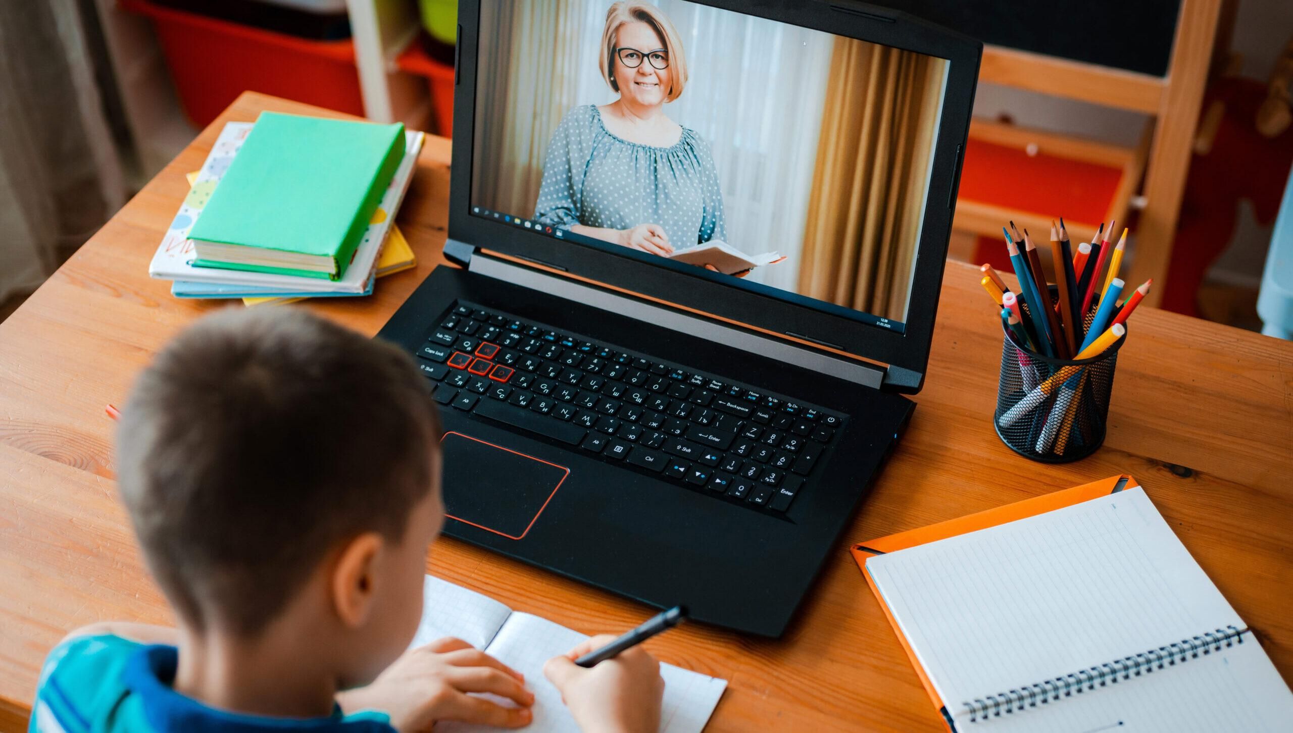 У Львові кілька шкіл вже перейшли на дистанційне навчання У Львові кілька шкіл вже перейшли на дистанційне навчання