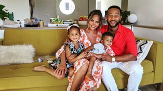 Вагітна Кріссі Тейген пішла на перше УЗД з дитиною: реакцію її доньки зняли на відео