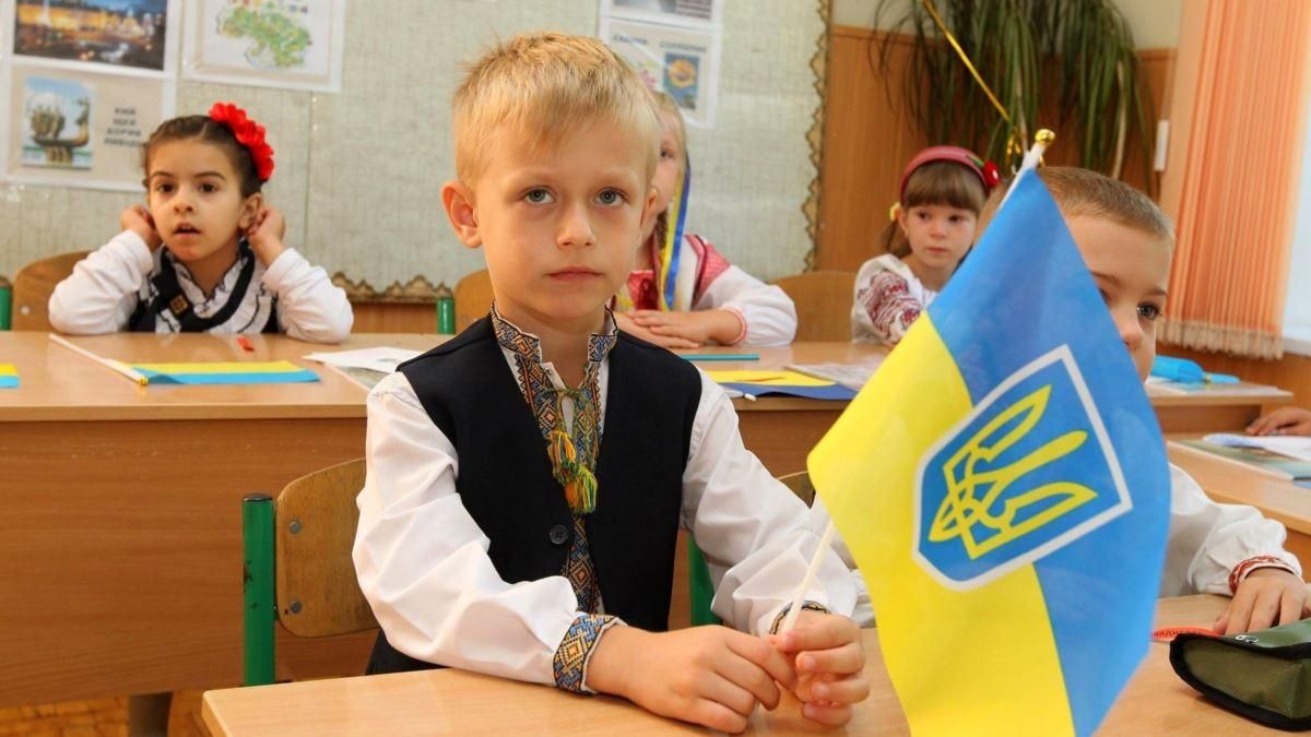 В Украине проверят перешли школы на обучение на украинском языке