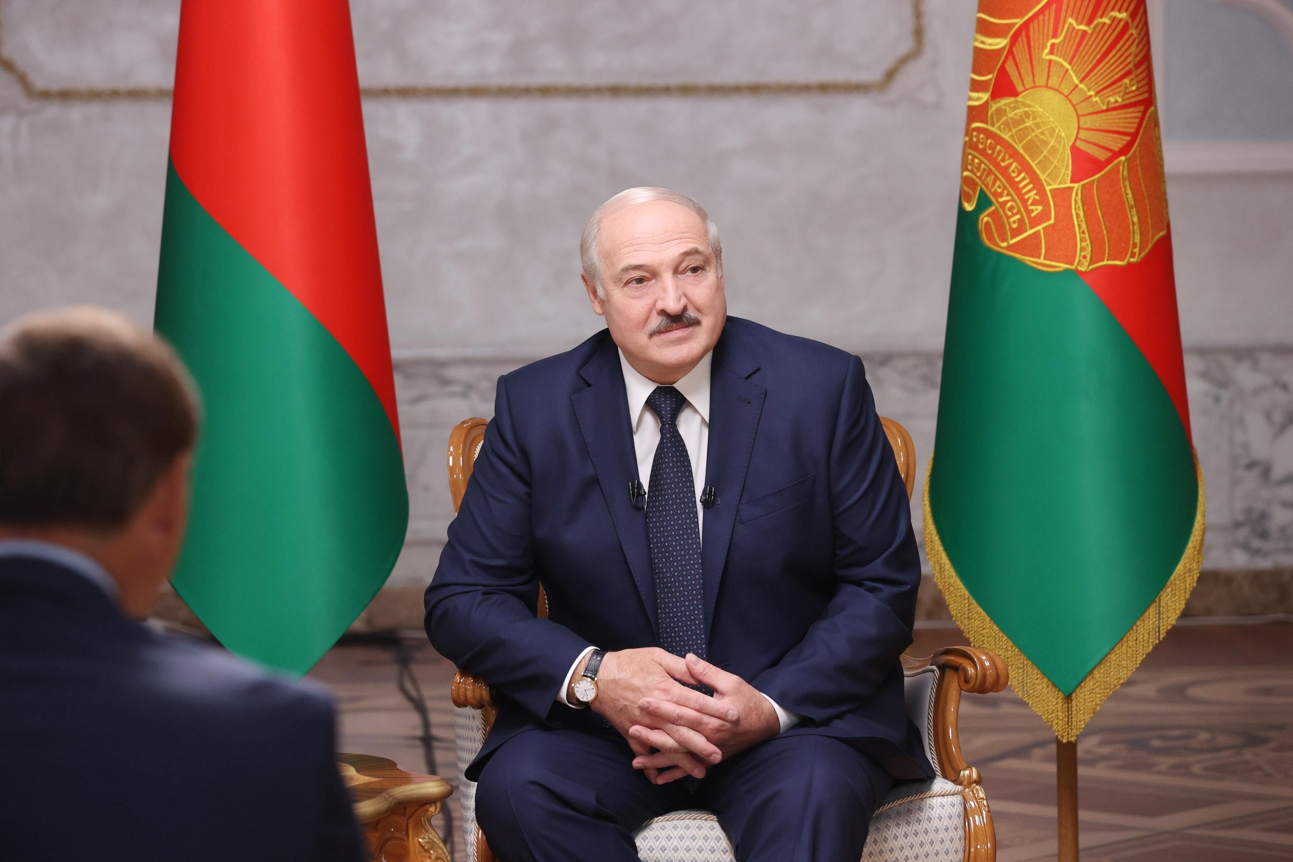 Лукашенко заявив, що не віддасть владу у Білорусі