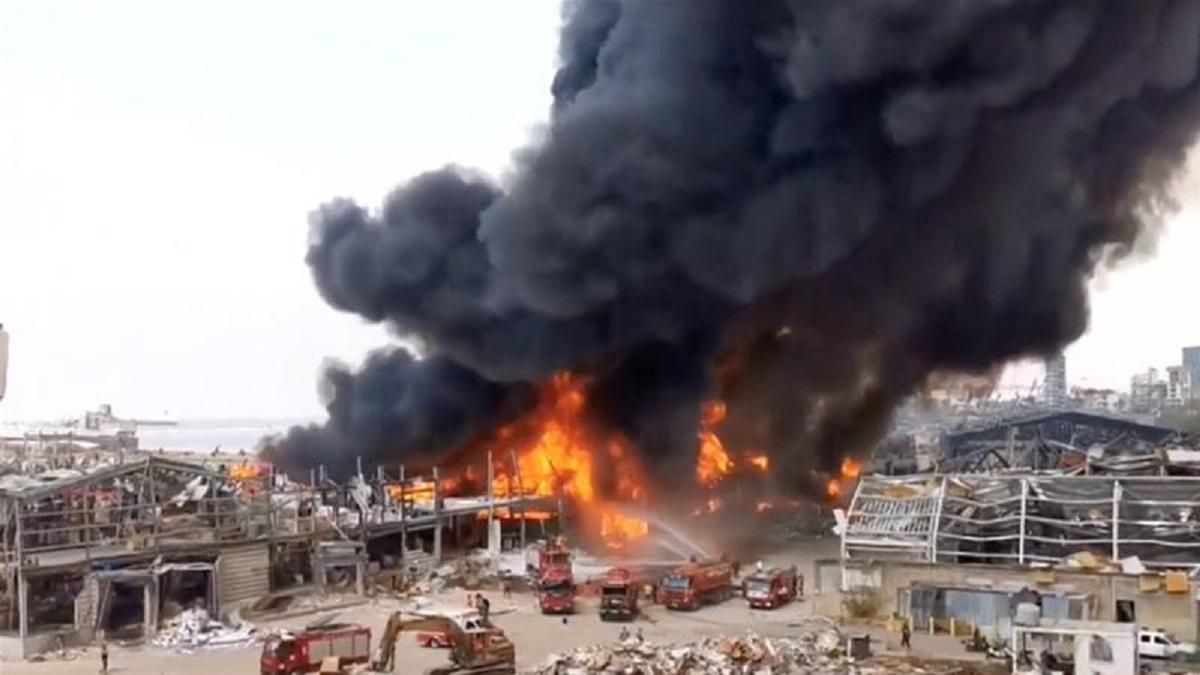 У Бейруті знову горить порт: влада розглядає версію підпалу – фото й відео пожежі
