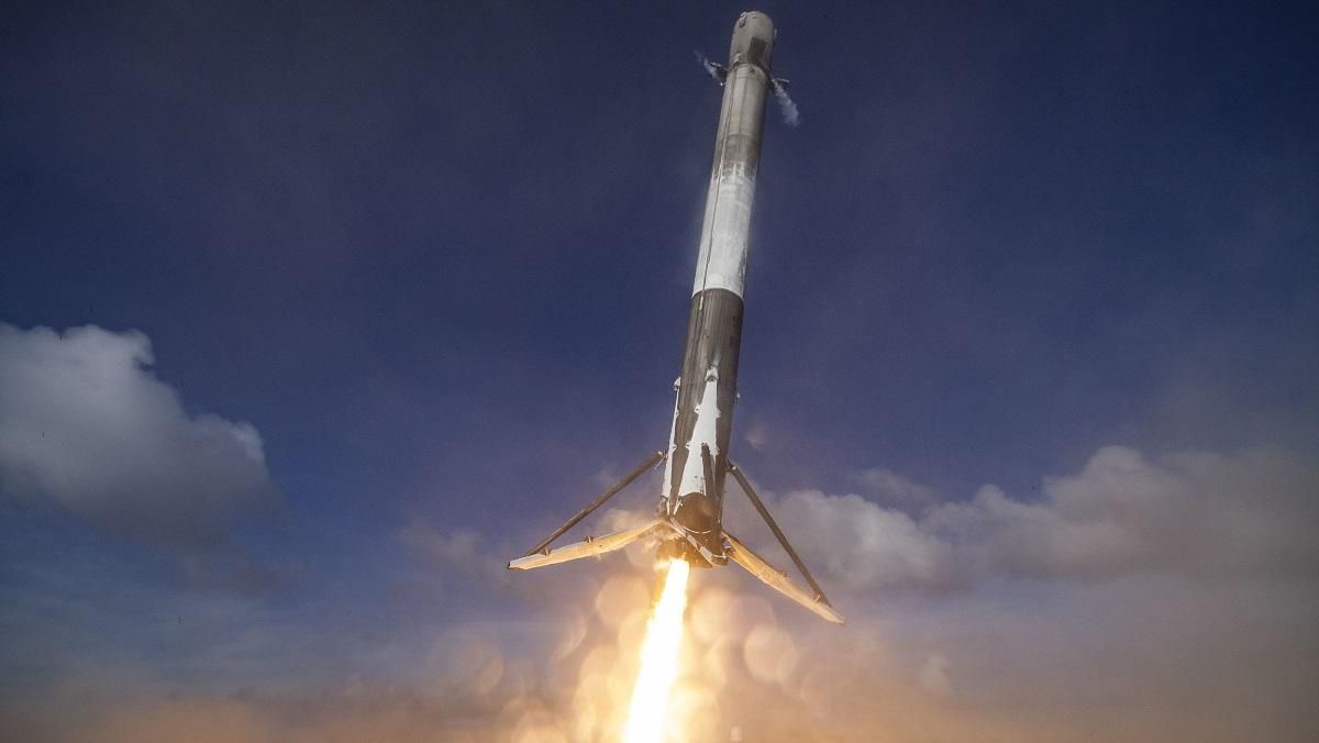 SpaceX показала посадку многоразовой ступени Falcon 9 "от первого лица": видео
