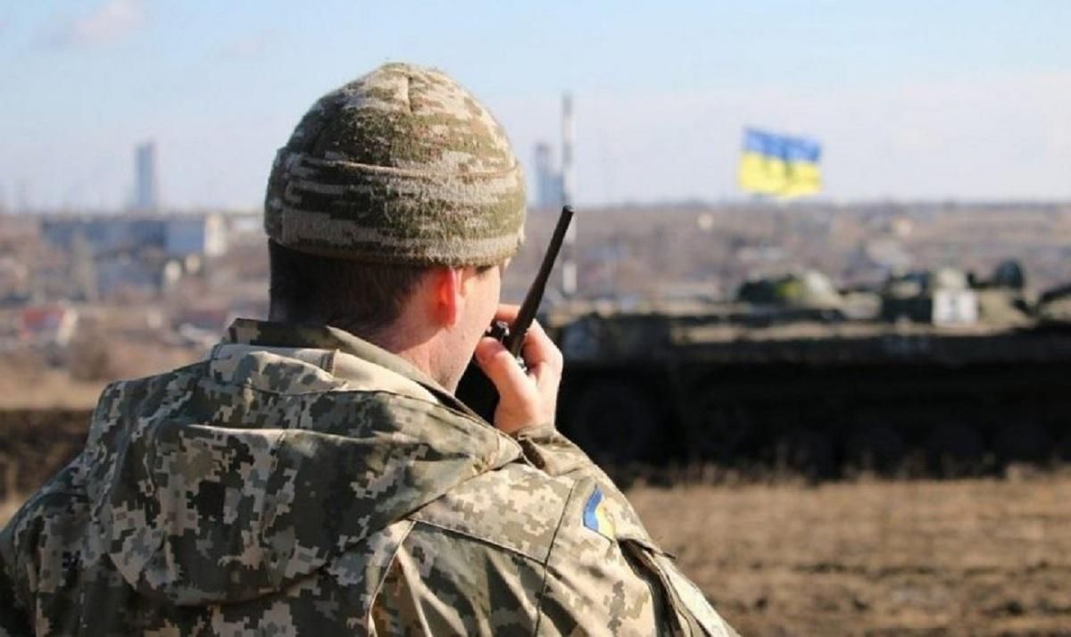 Бойовики обстрілюють траву трасуючими кулями, щоб викликати пожежу Бойовики обстрілюють траву трасуючими кулями, щоб викликати пожежу