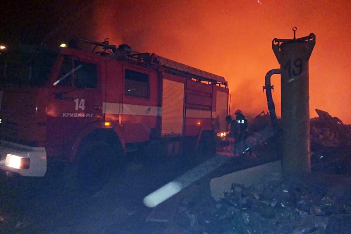 У Кривому Розі – масштабна пожежа на сміттєвому полігоні: фото