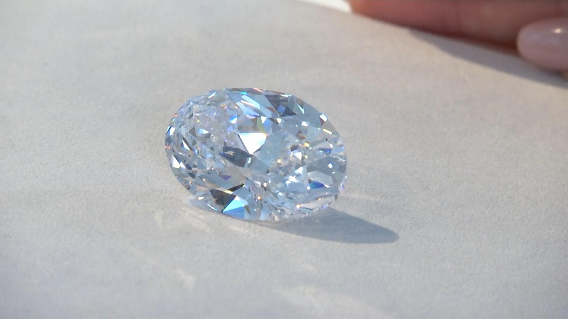 Рідкісний діамант продають у Канаді: фото, відео