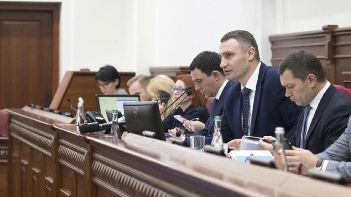 Несмотря на возмущение депутатов: Кличко выделил еще 400 миллионов фирме Комарницкого