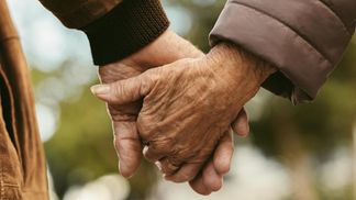 Американське подружжя померло від COVID-19 з різницею у 4 хвилини: зворушлива історія