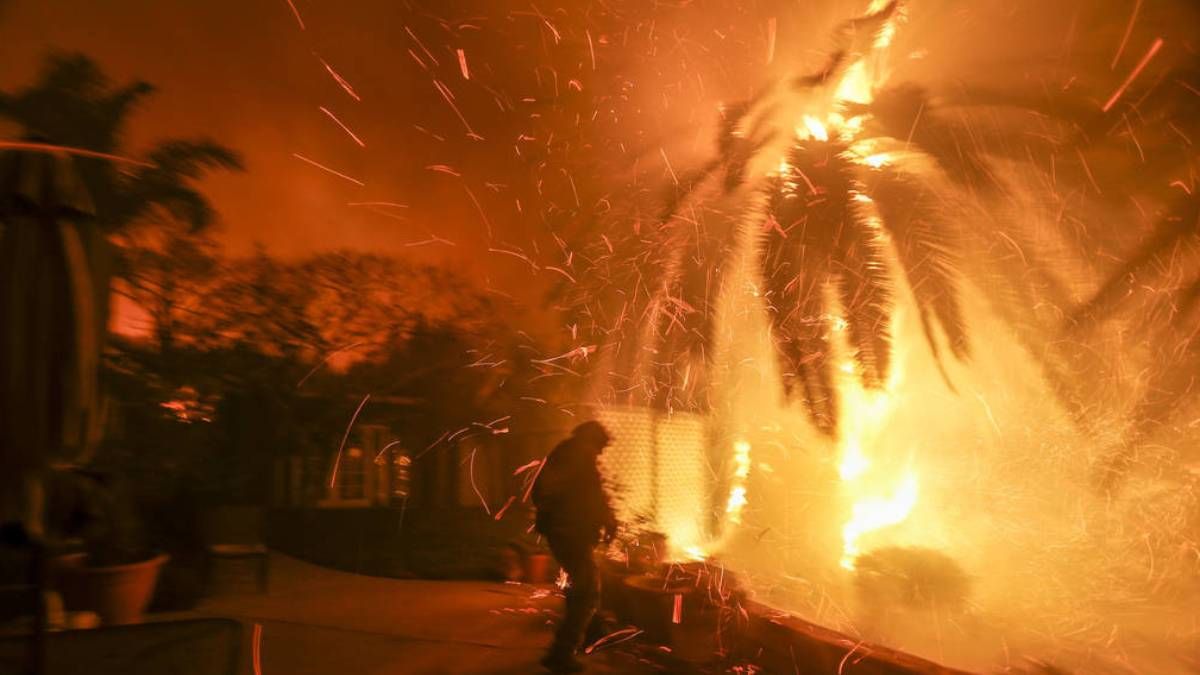Пожежі у Каліфорнії: NASA показало масштабний вогонь з космосу Пожежі у Каліфорнії: NASA показало масштабний вогонь з космосу