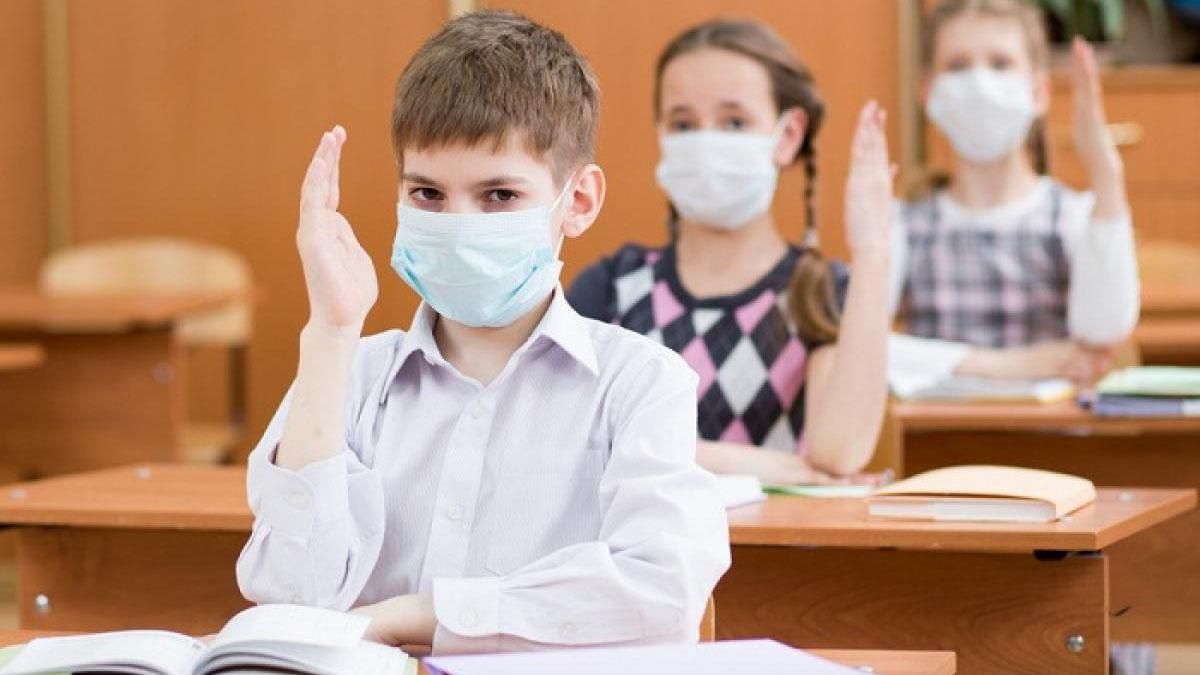 Скарги батьків: у Чернігові скасували змішану систему навчання Скарги батьків: у Чернігові скасували змішану систему навчання