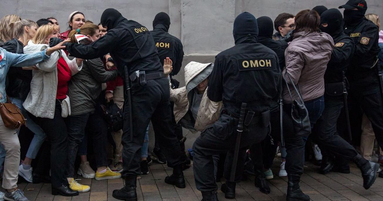 Білоруські хакери обіцяли "злити" дані тисяч ОМОНівців, якщо ті не перейдуть на бік народу Білоруські хакери обіцяли "злити" дані тисяч ОМОНівців, якщо ті не перейдуть на бік народу