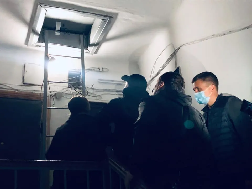 Прослушка в Ткача, хтось проник в будинок Прослушка в Ткача, хтось проник в будинок