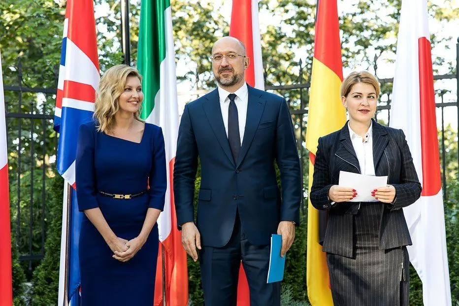 Олена Зеленська у бездоганній сукні Олена Зеленська у бездоганній сукні